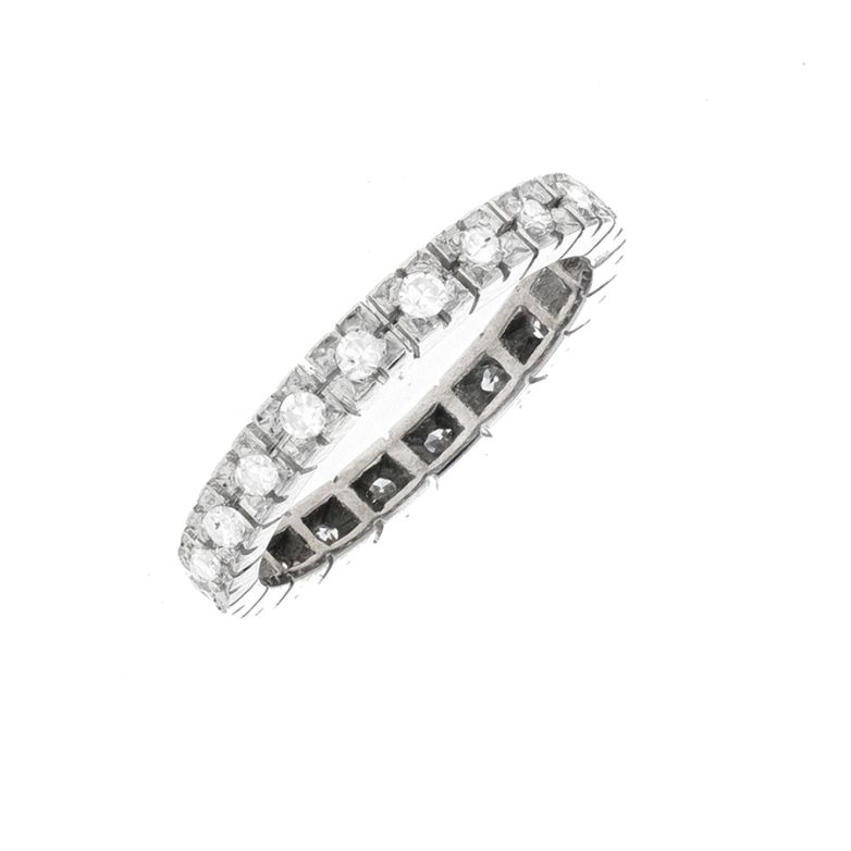 Acheter Alliance tour complet diamants 0.40 carat or blanc 3.05g Comme neuf - 750,00 € Alliance tour complet diamants 0.40 carat or blanc 3.05g Comme neuf - reconditionné disponible sur Gemme Les Bijoux